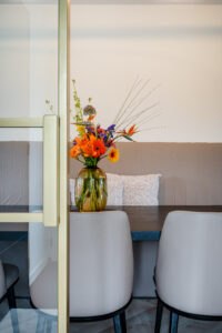 Gouden stalen deuren